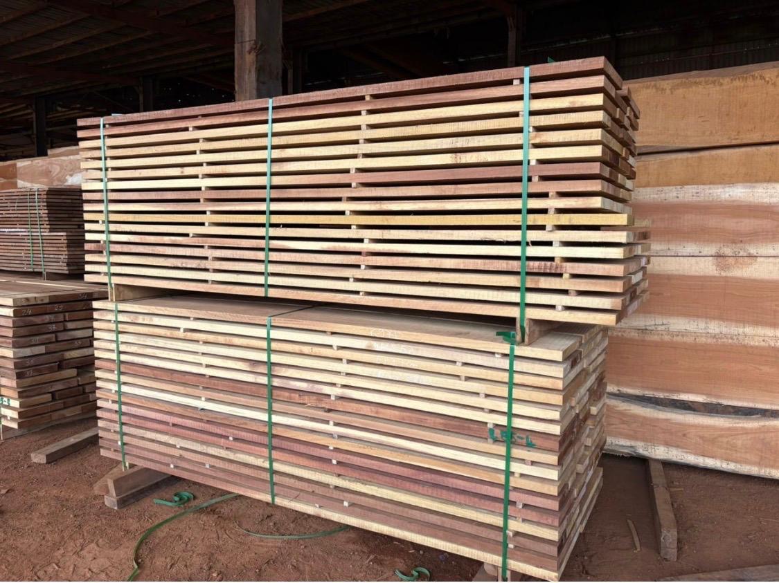 Bundled lumber for export